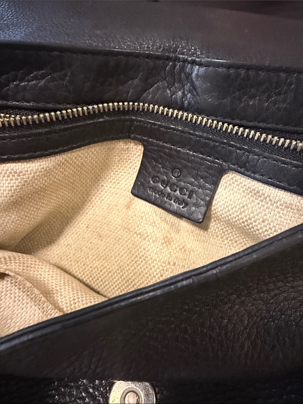 Gucci Black Leather Shoulder Bag with Tassel and Chain Strap - Picture 4 of 8